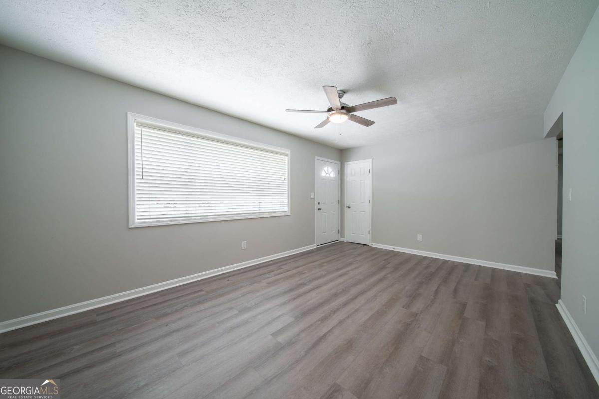 6040 Luna Drive Property Photo 7