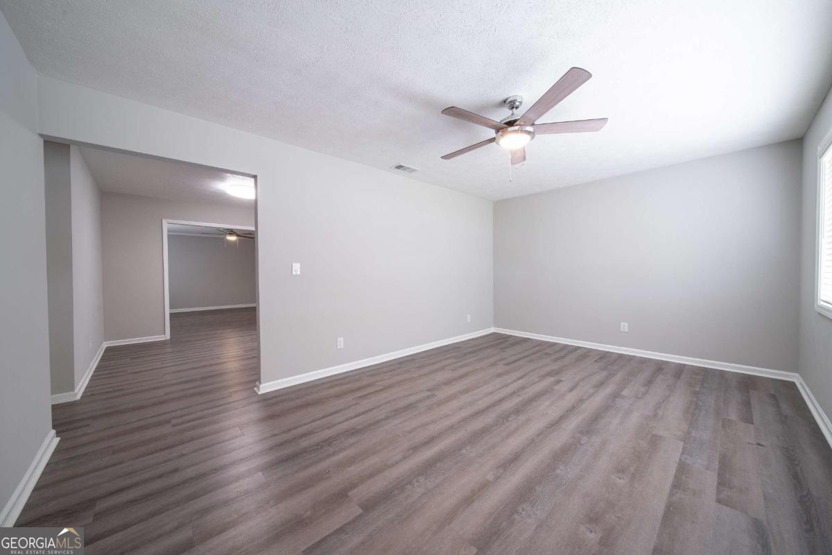 6040 Luna Drive Property Photo 8