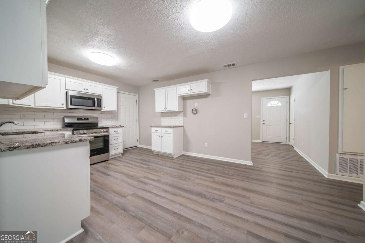 6040 Luna Drive Property Photo 10