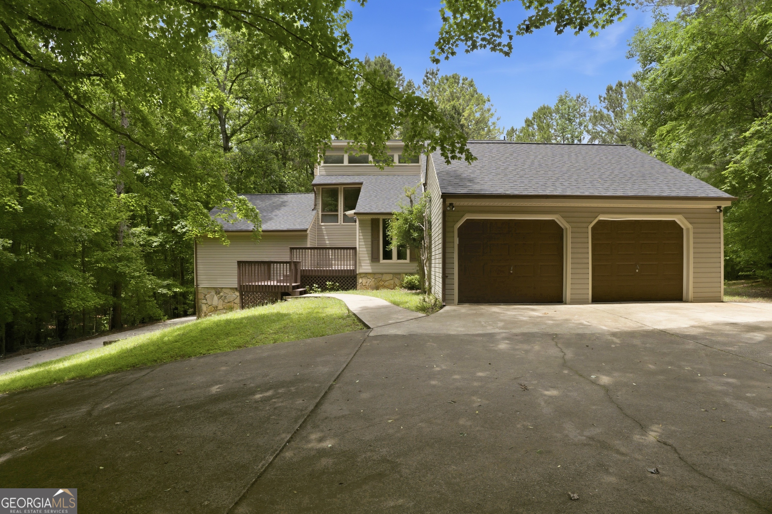 370 Darren Drive Property Photo 1