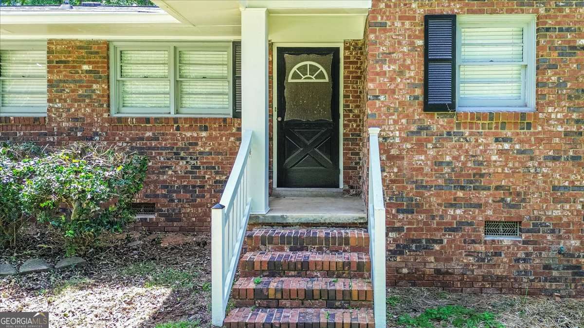 265 Ferncliff Drive Property Photo 2