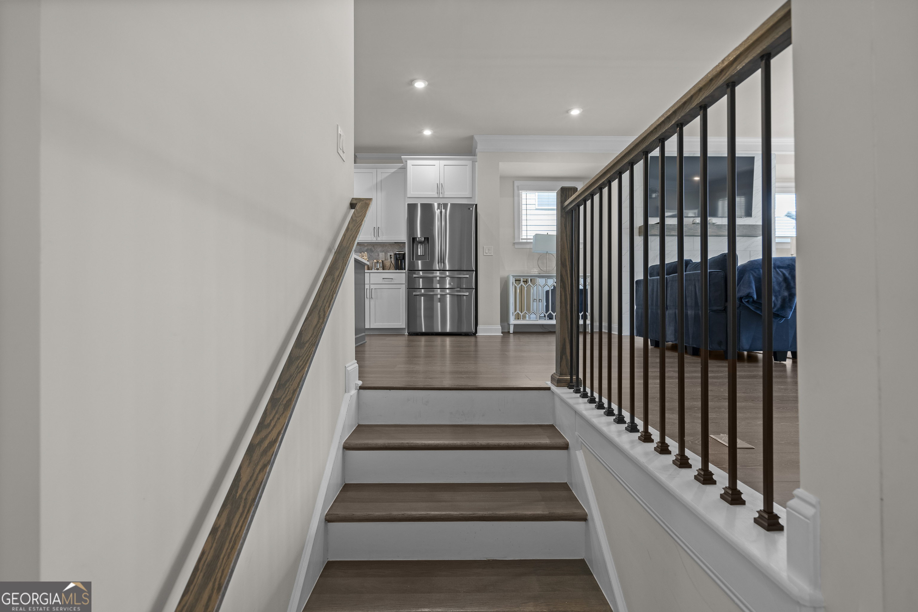2042 Violet Lane Property Photo 5