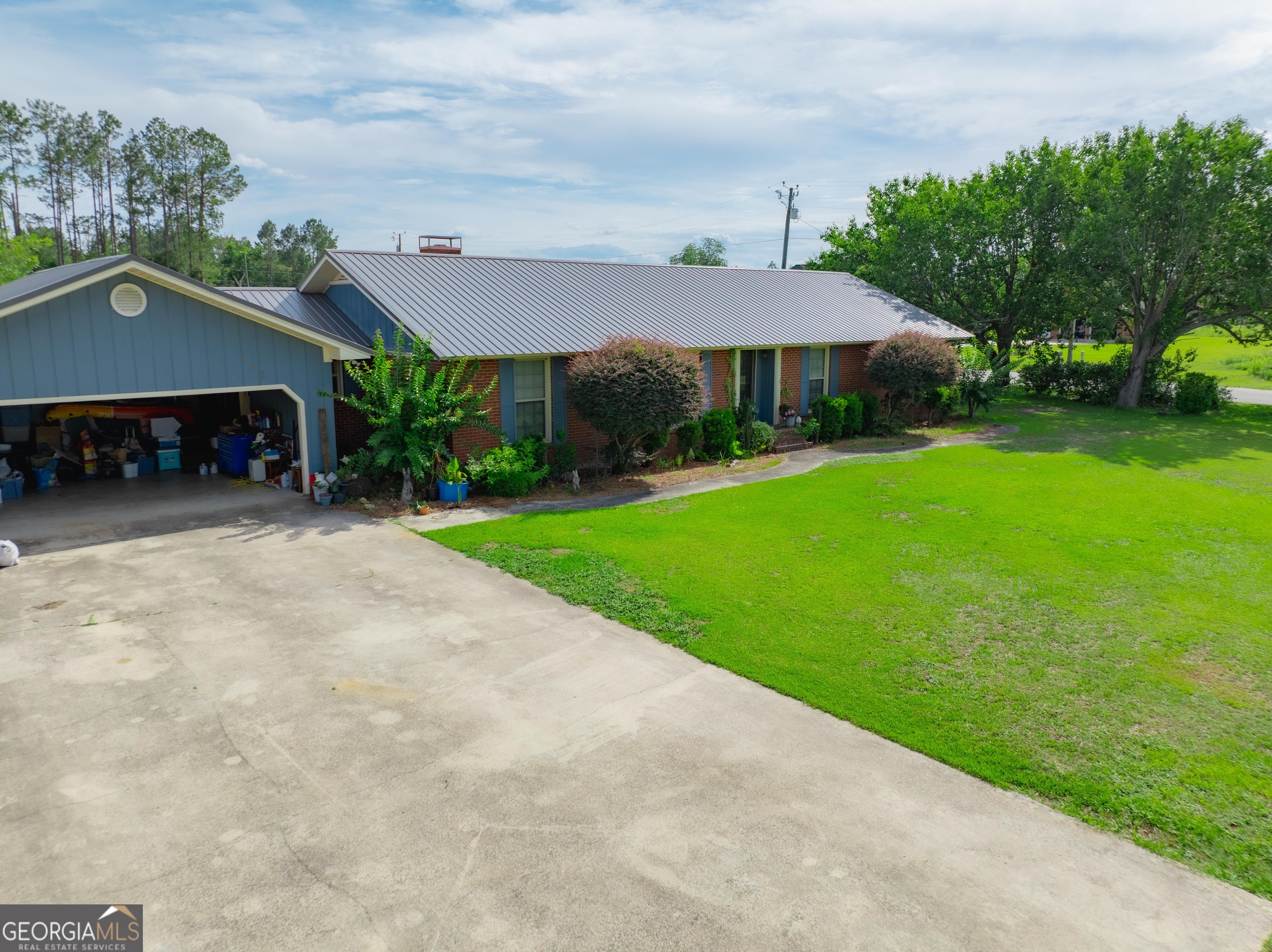 182 Myra Street Property Photo 3