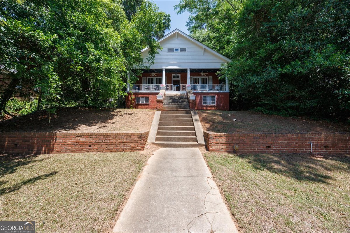 871 Boulevard Property Photo 2