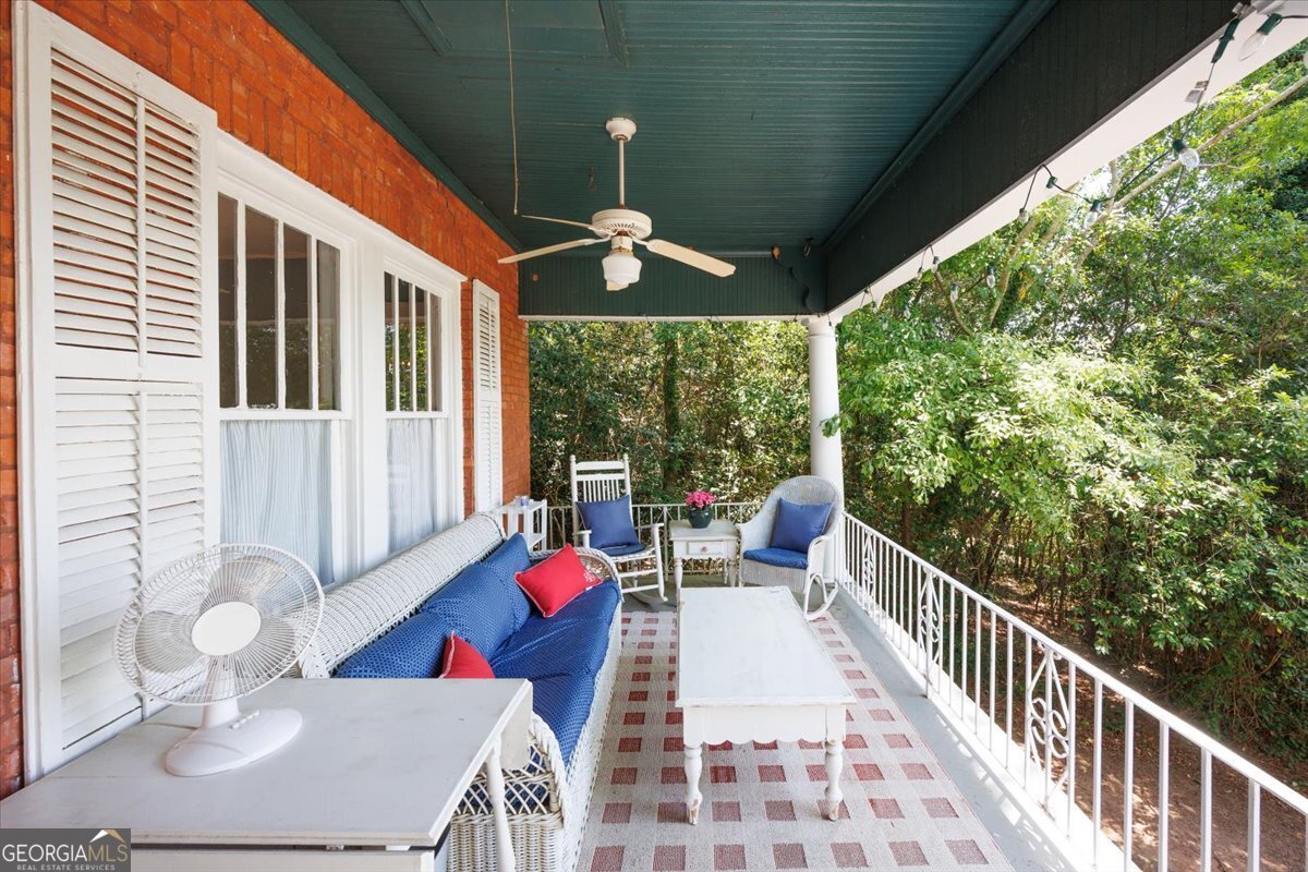 871 Boulevard Property Photo 4
