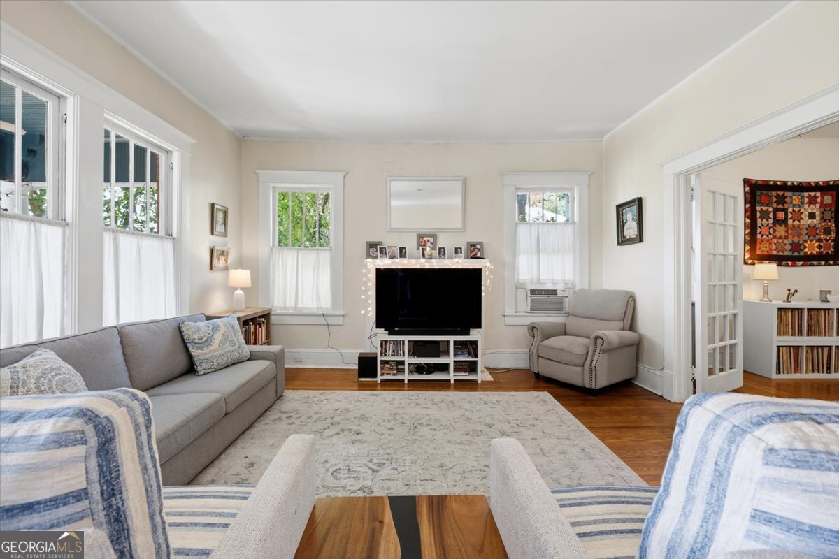 871 Boulevard Property Photo 5