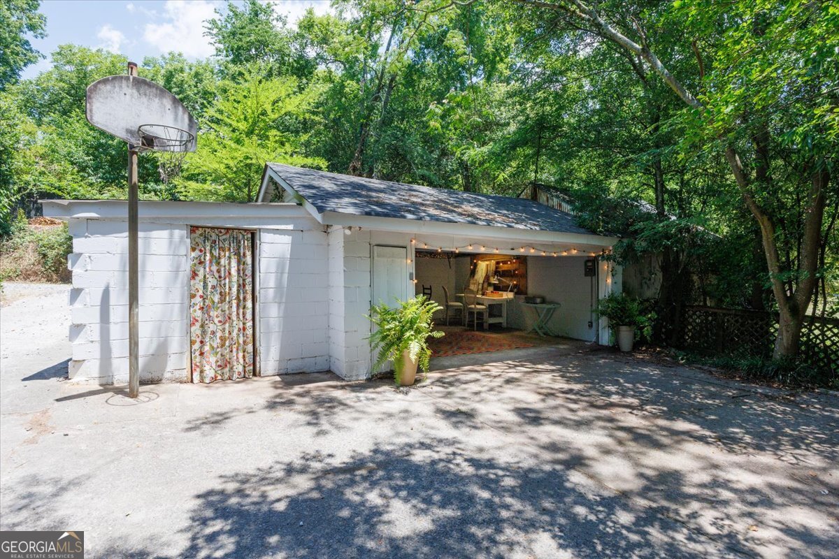 871 Boulevard Property Photo 18