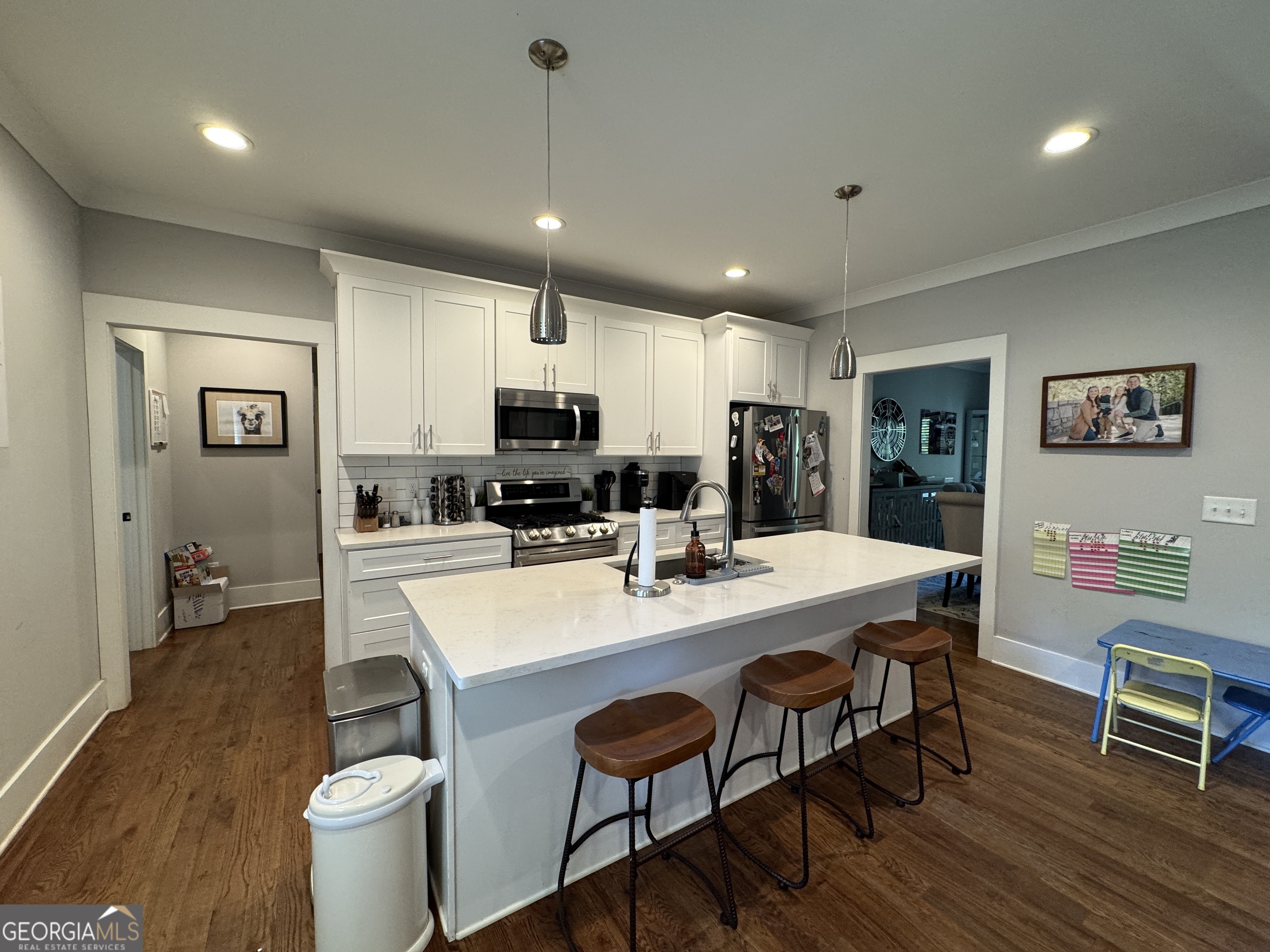 859 East Avenue Property Photo 3