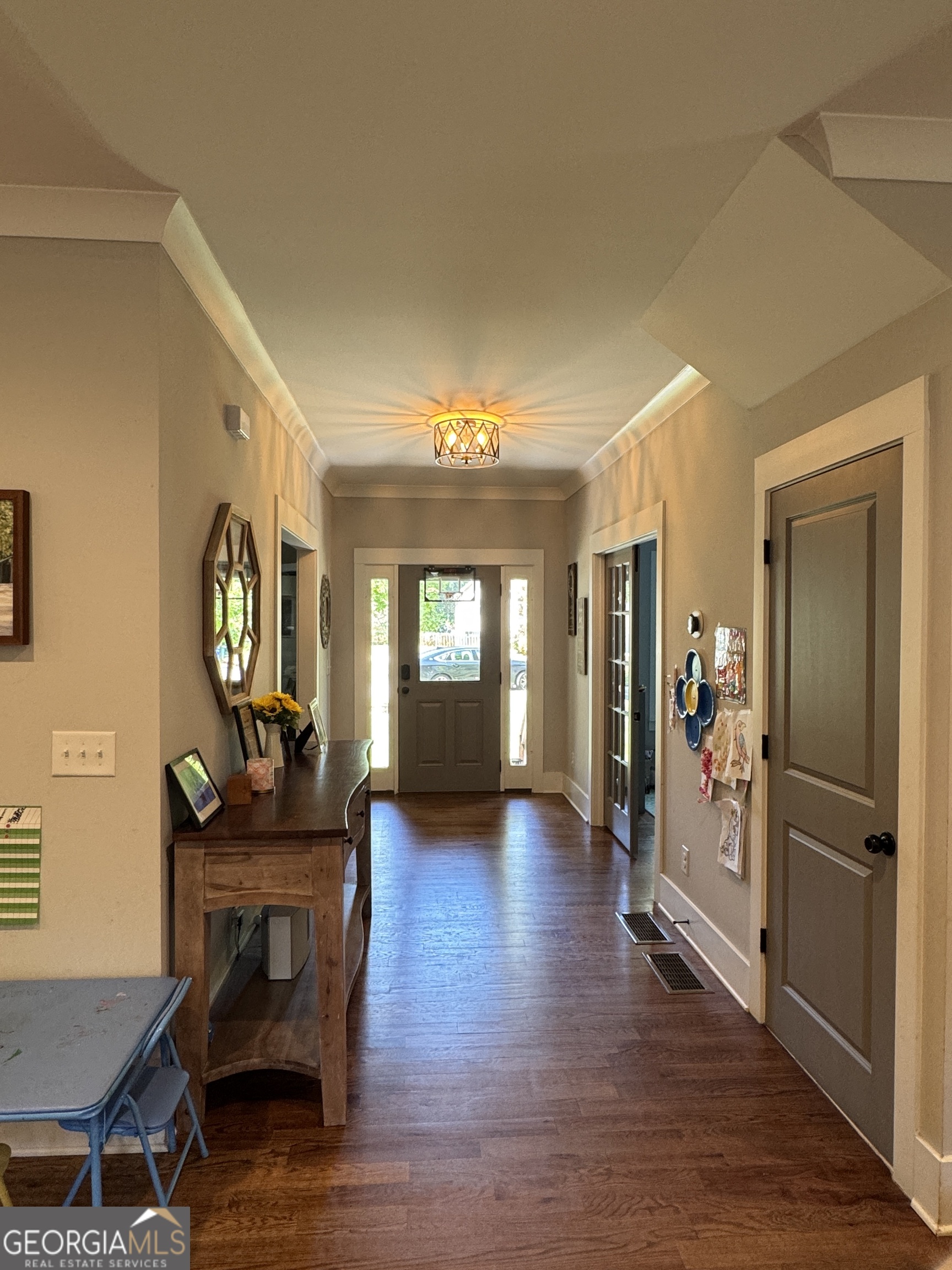 859 East Avenue Property Photo 4