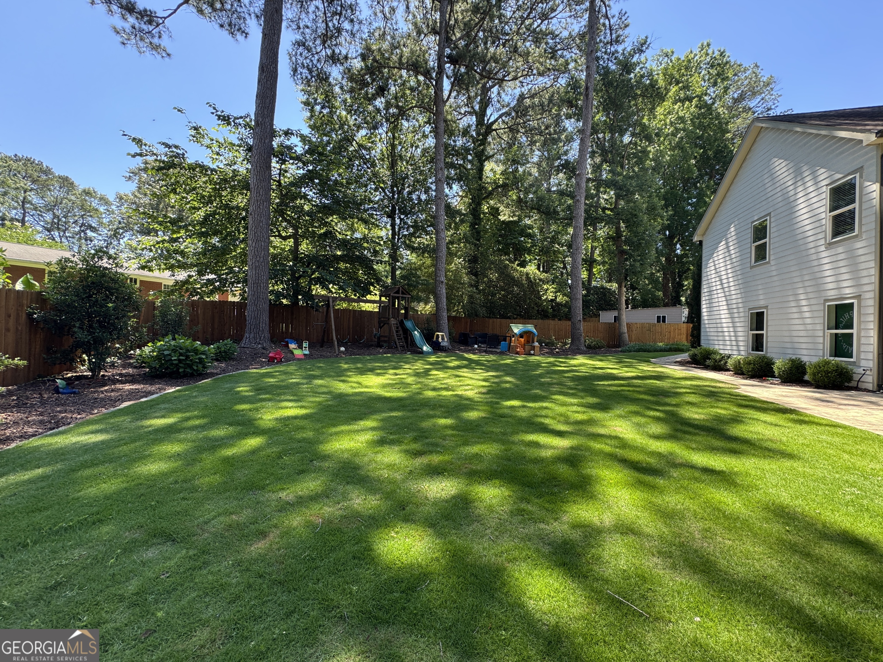 859 East Avenue Property Photo 10