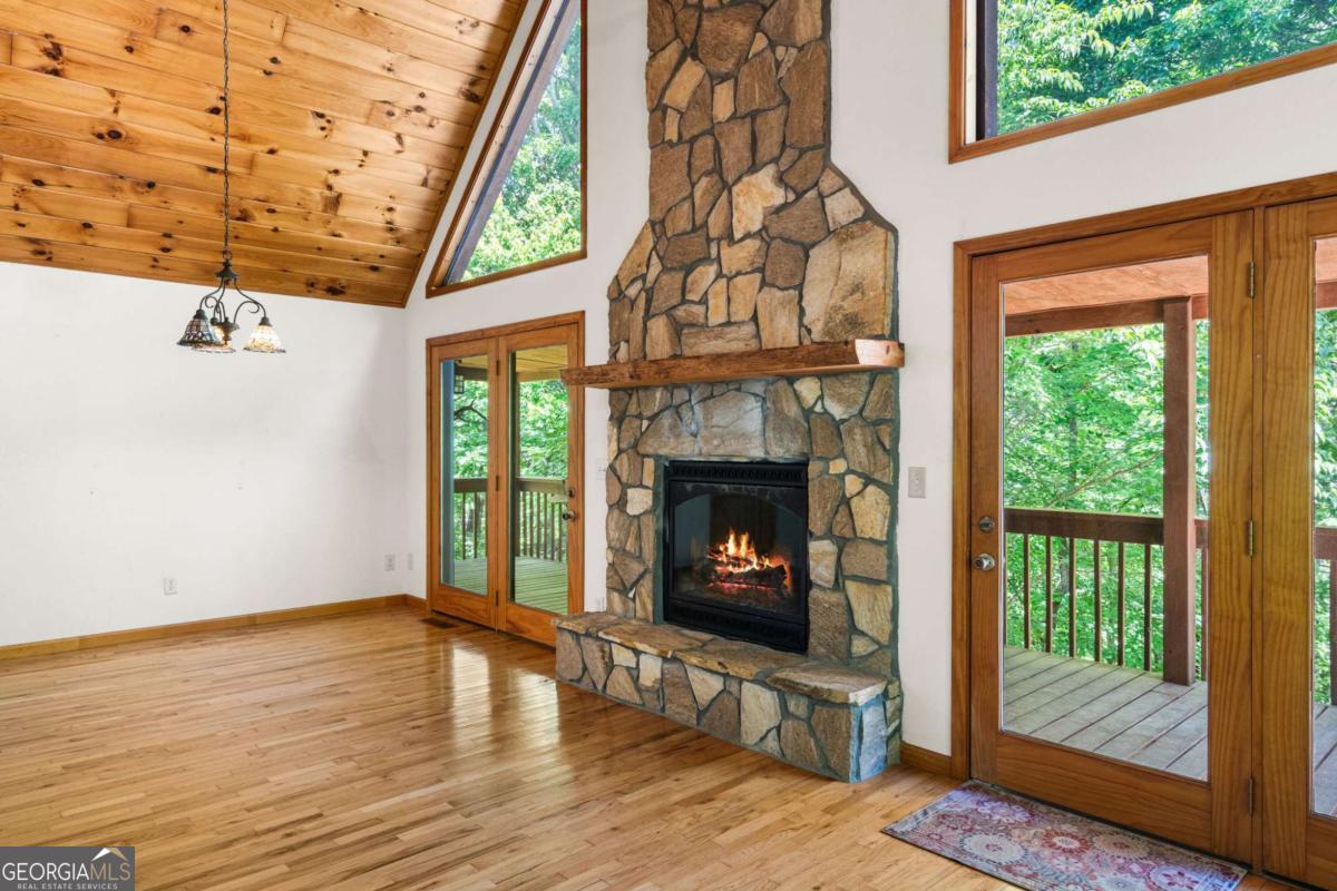 977 Tarheel Drive W Property Photo 4