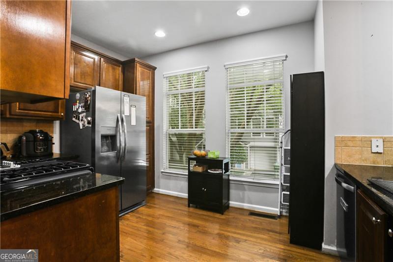 1112 Park Row S Property Photo 6