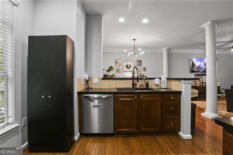 1112 Park Row S Property Photo 9