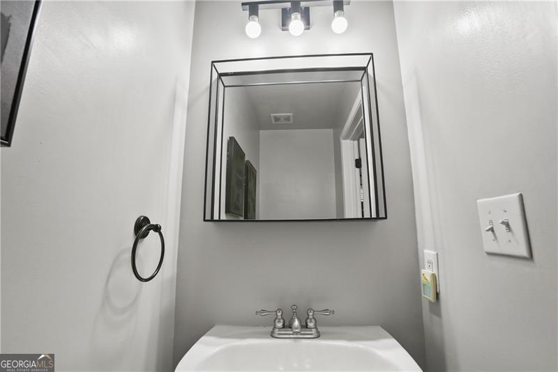 1112 Park Row S Property Photo 16
