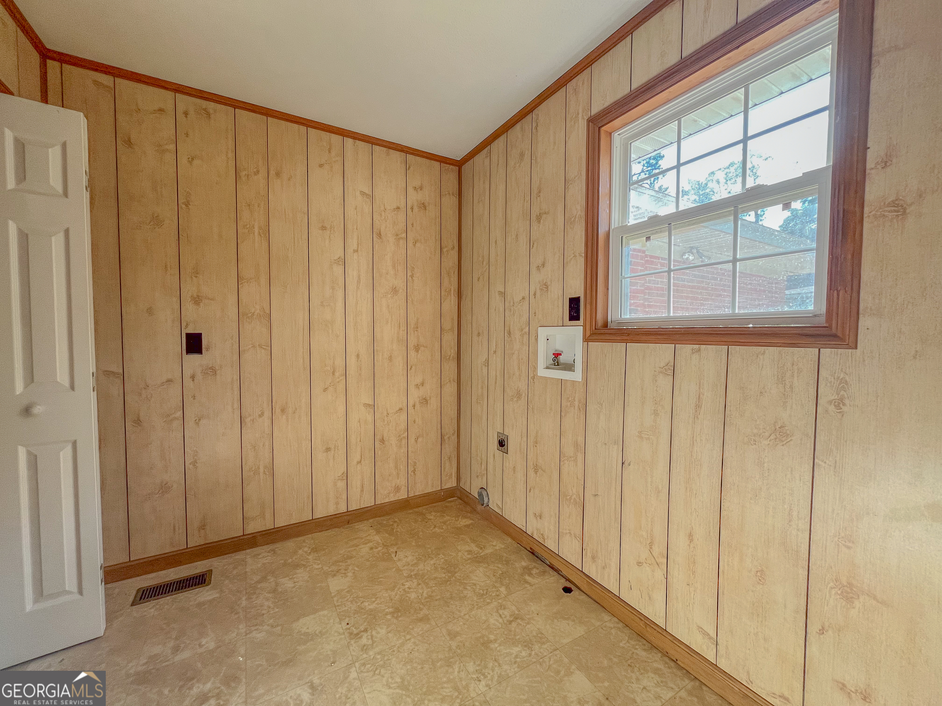 307 Brookdale Drive Property Photo 13