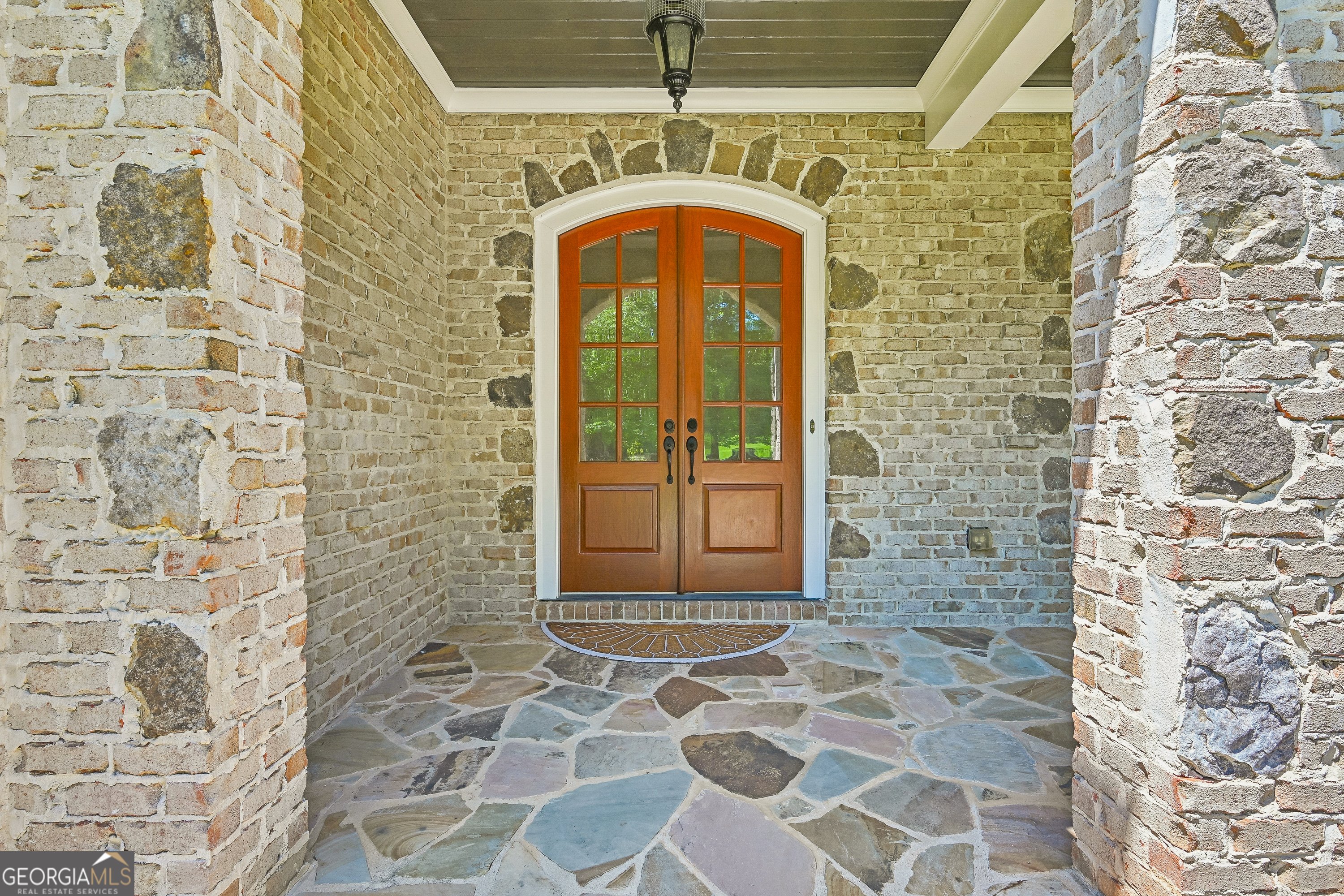 880 Crabapple Hill Property Photo 8