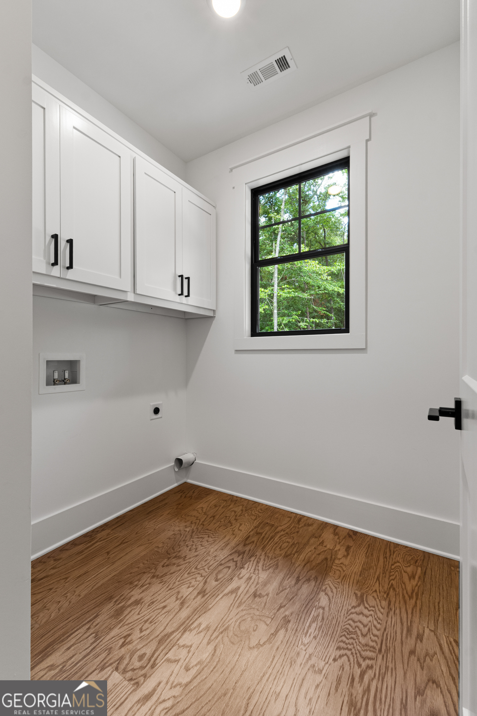 681 Warren Road Property Photo 30