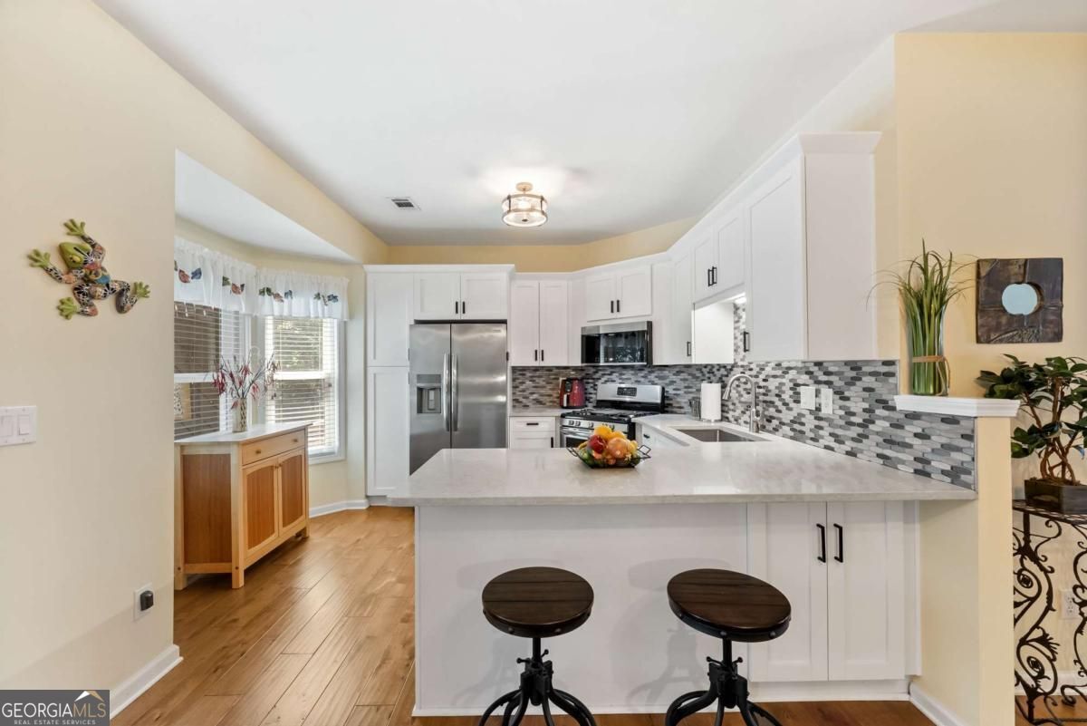 2105 Millgate Lane Property Photo 3