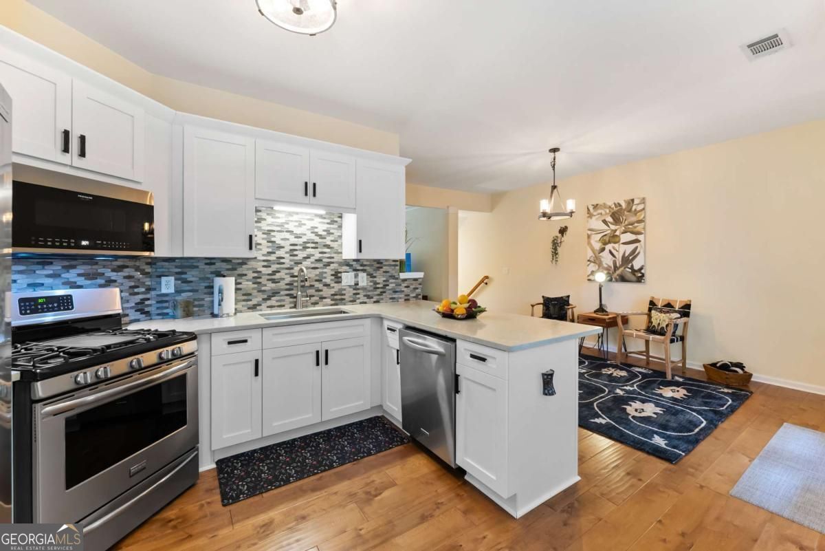 2105 Millgate Lane Property Photo 15
