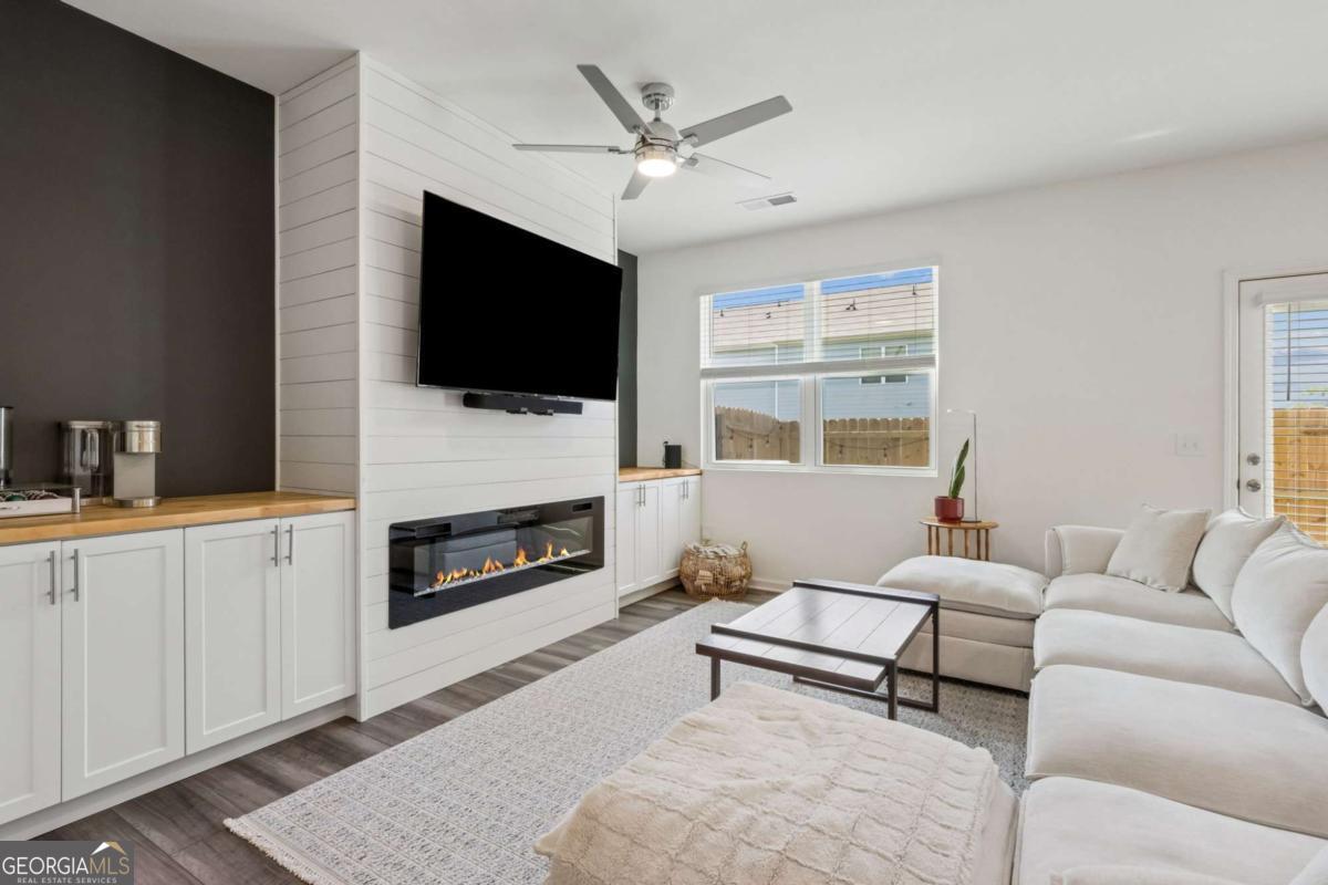 202 Fenchurch Way Property Photo 8