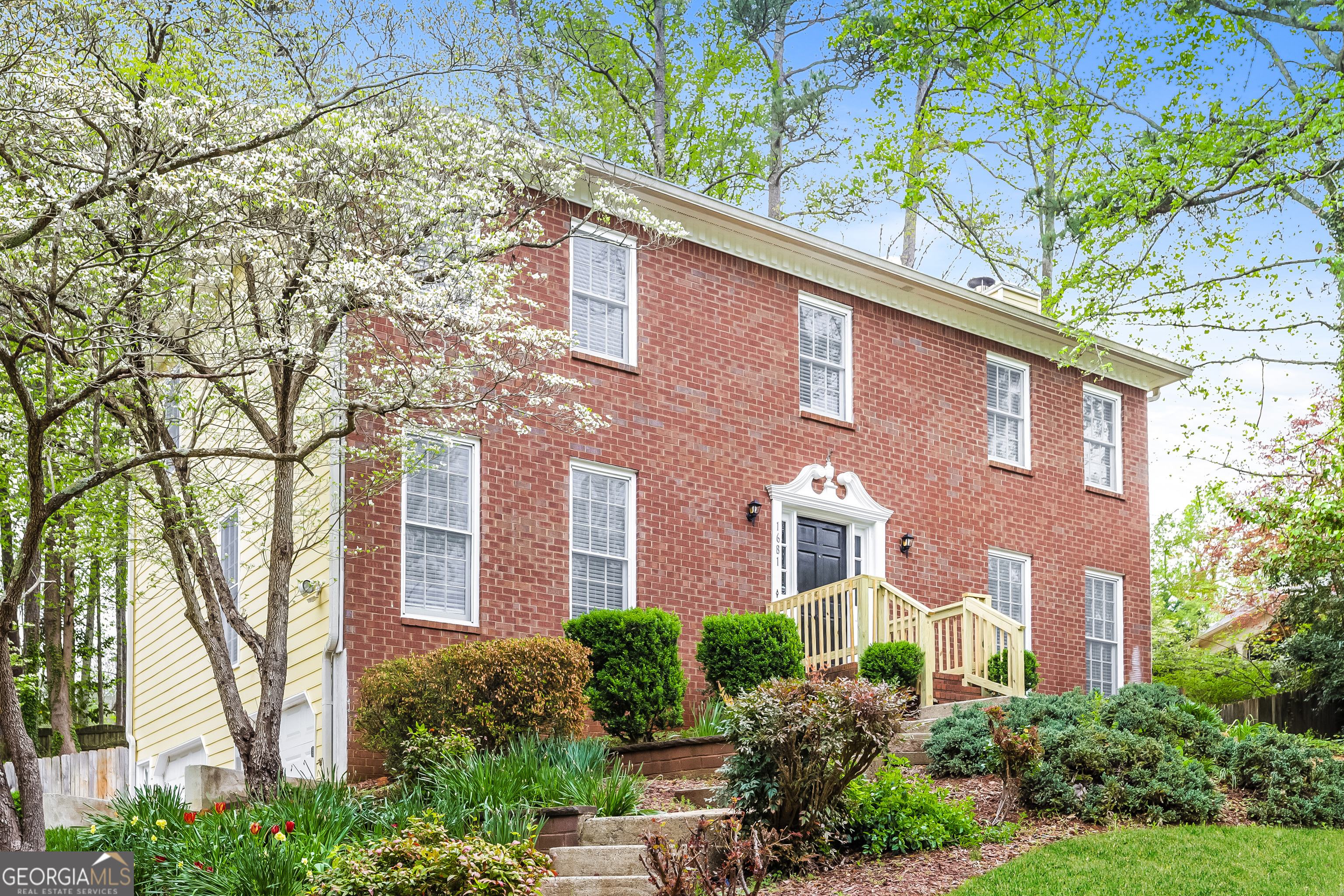 1681 Oak Crest Court Property Photo 1