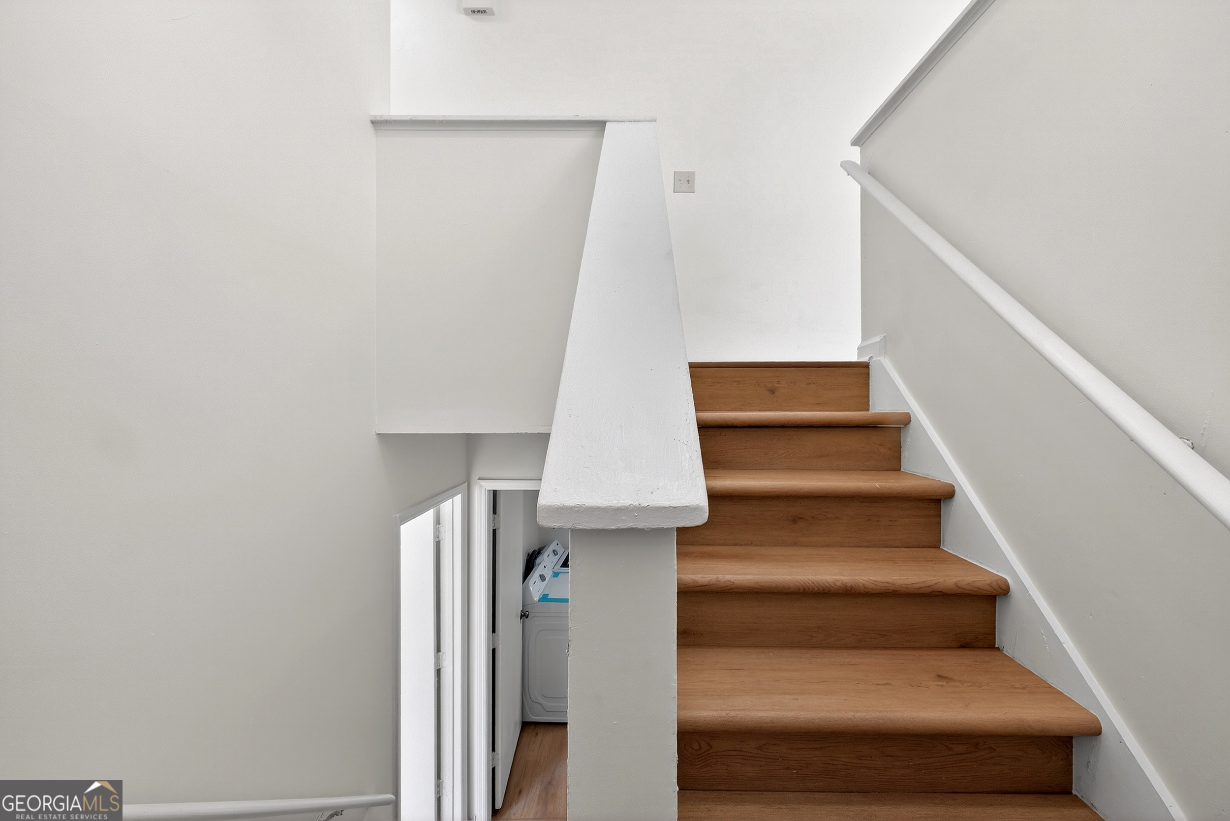 5225 Forest Downs Lane Property Photo 4