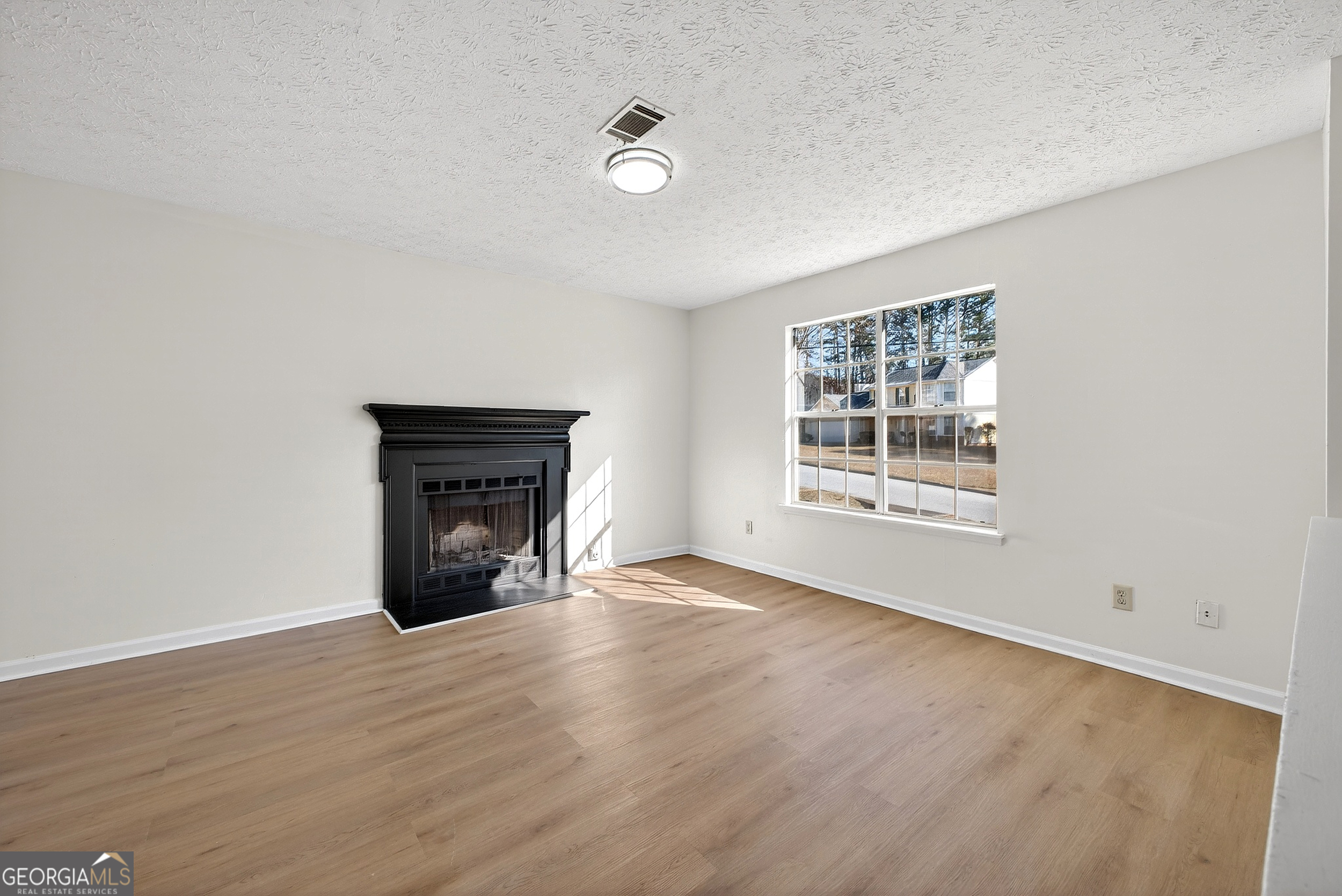 5225 Forest Downs Lane Property Photo 6