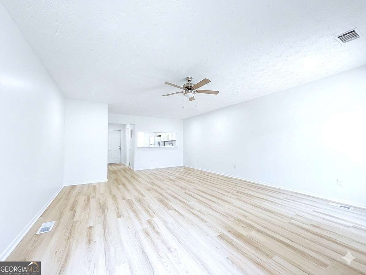 6624 Wellington Square Property Photo 4