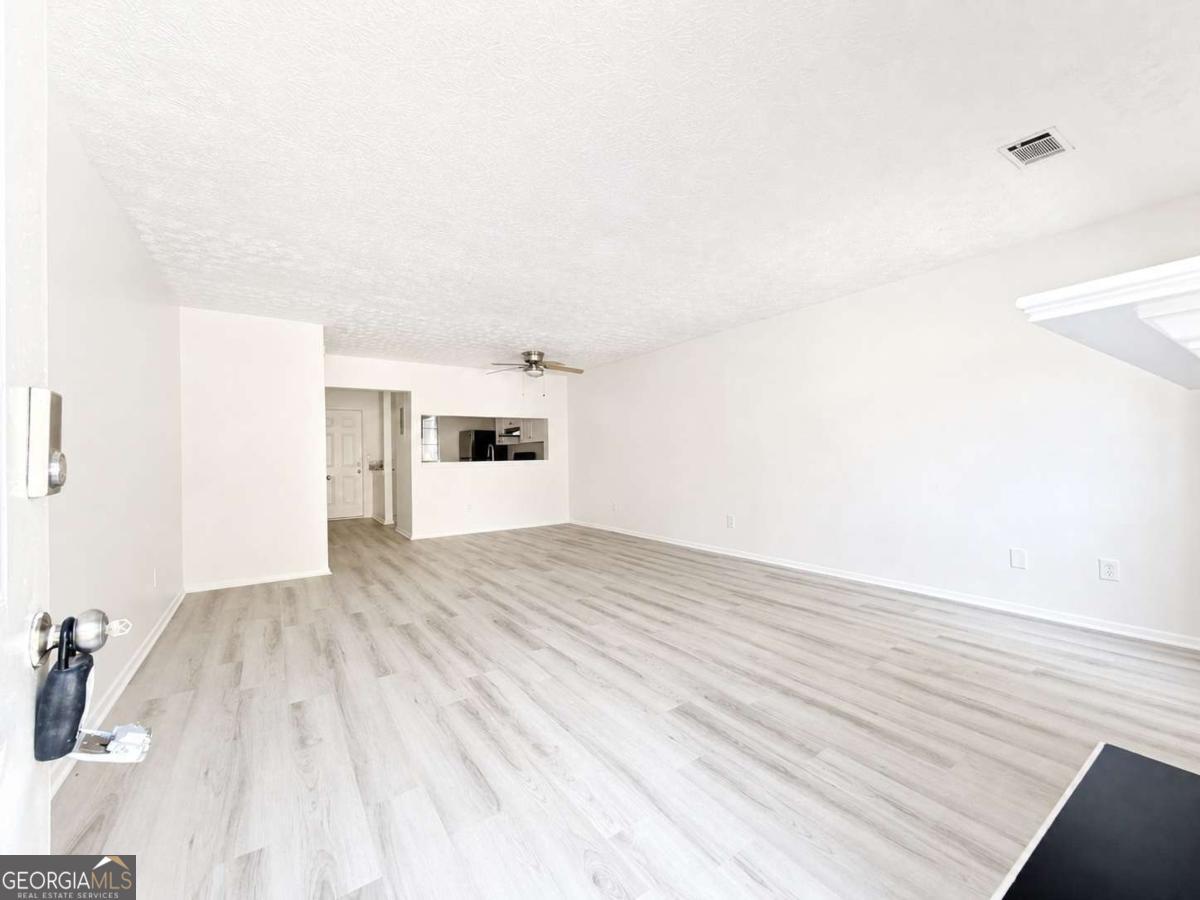6624 Wellington Square Property Photo 5