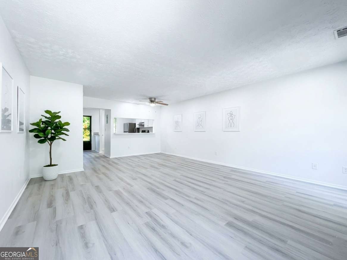 6624 Wellington Square Property Photo 7