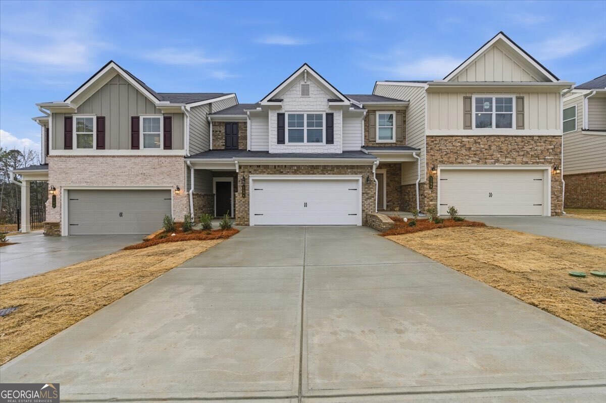 1194 Park Center Circle Property Photo 2