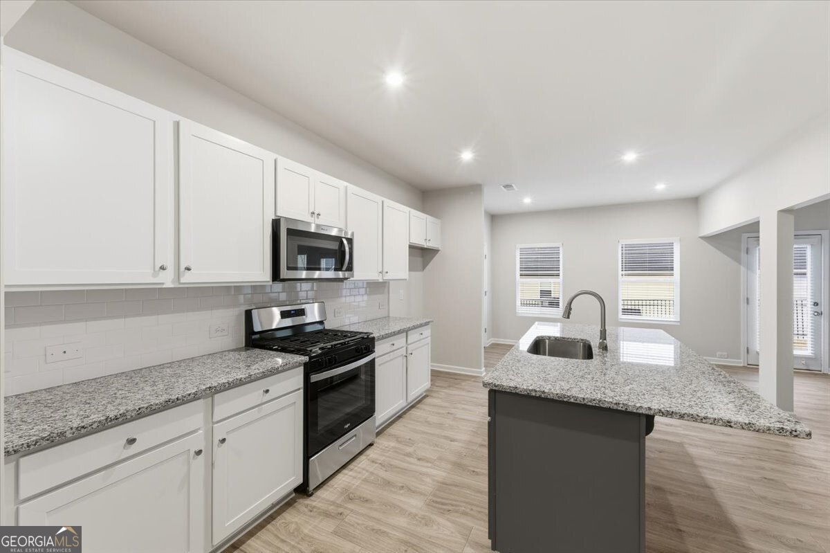 1194 Park Center Circle Property Photo 3