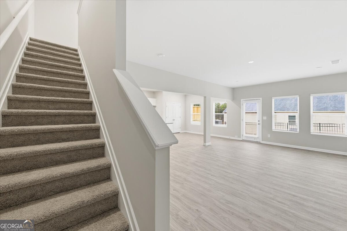 1194 Park Center Circle Property Photo 8