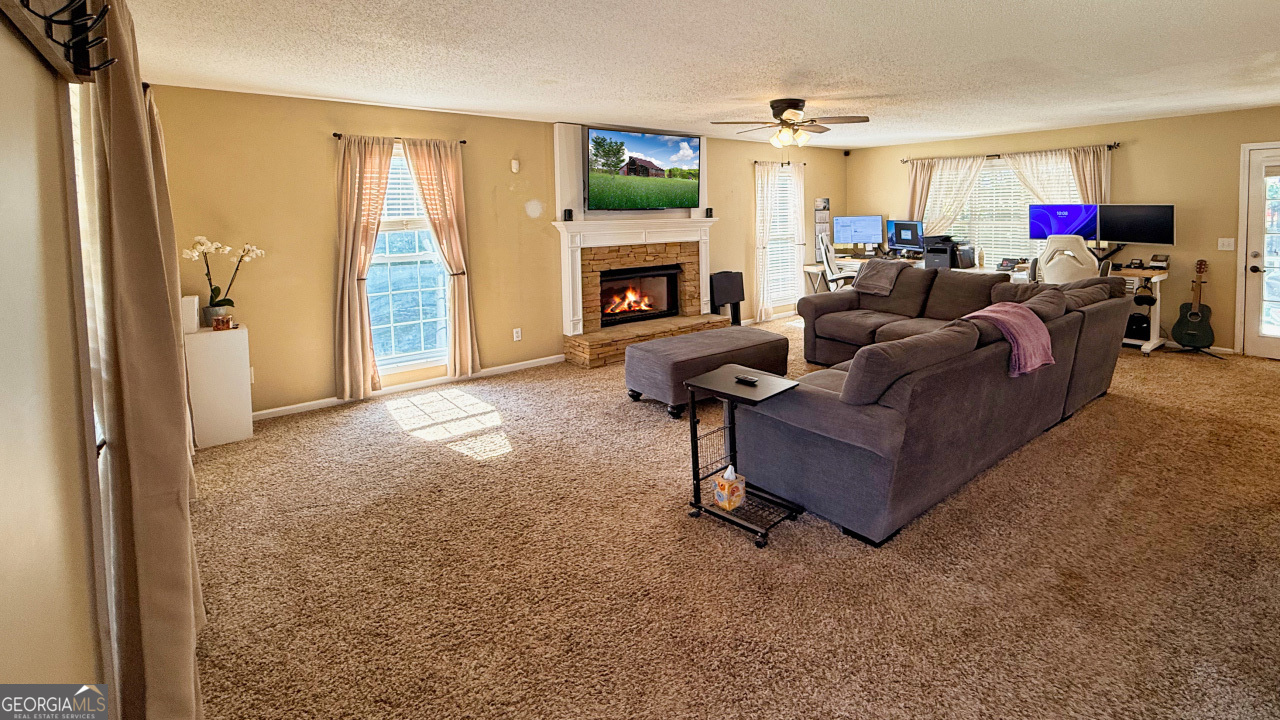 1049 Fieldstone Drive Property Photo 6