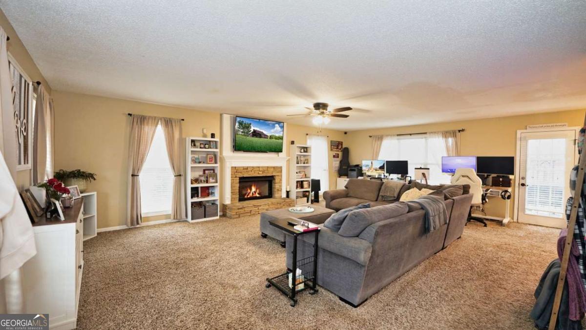 1049 Fieldstone Drive Property Photo 7