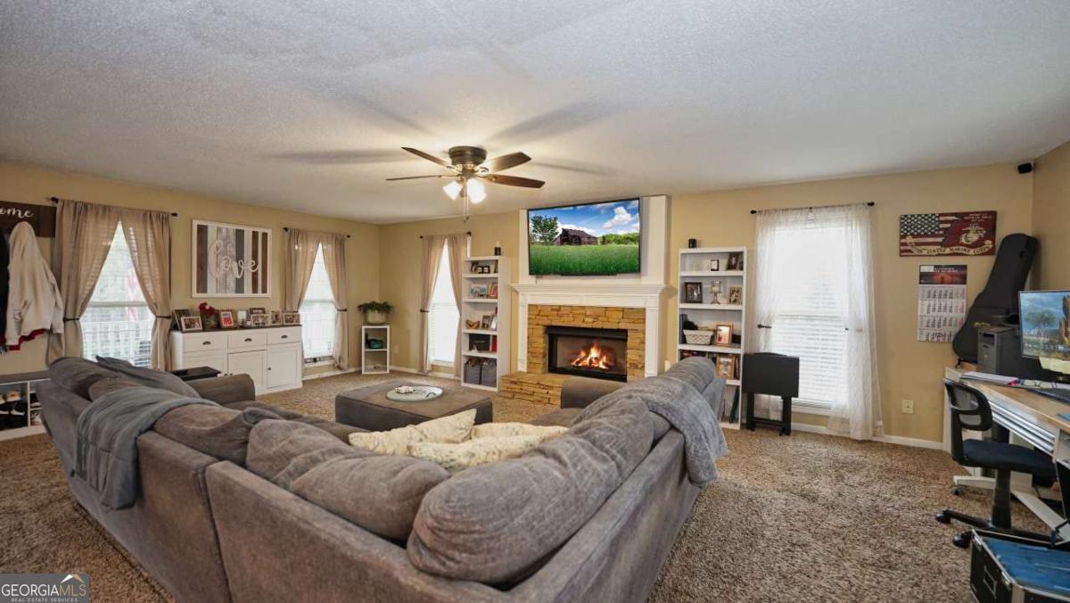 1049 Fieldstone Drive Property Photo 8