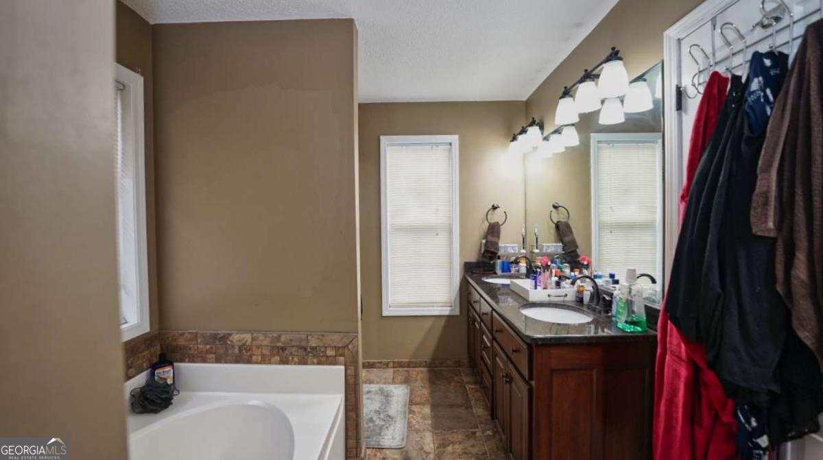 1049 Fieldstone Drive Property Photo 24