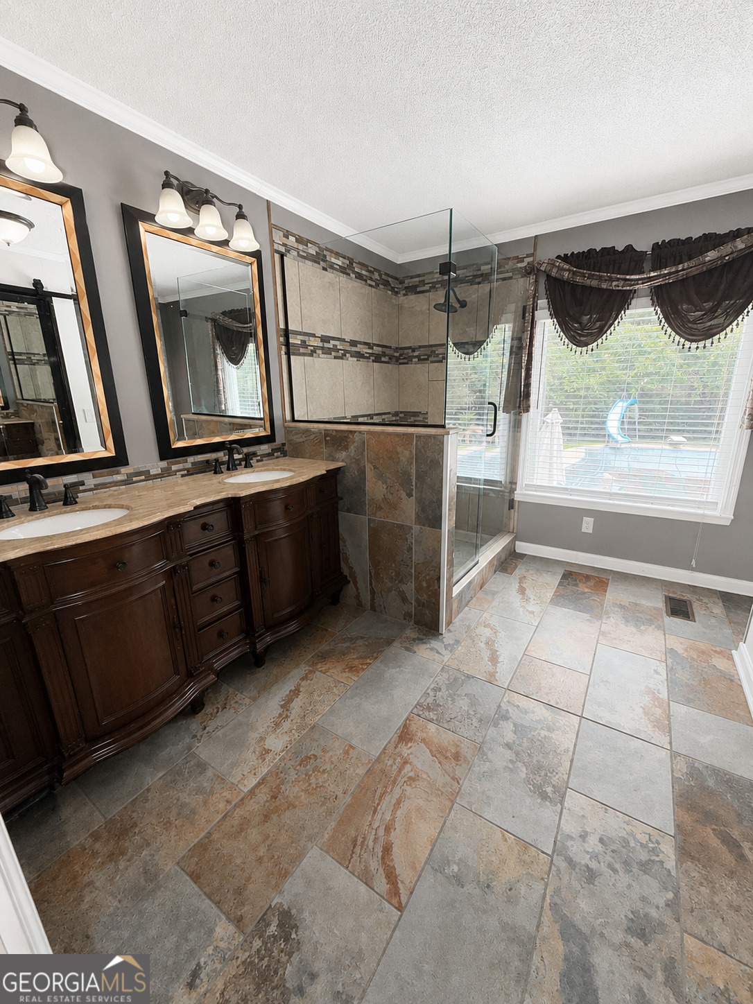 311 Castlegate Road Property Photo 11