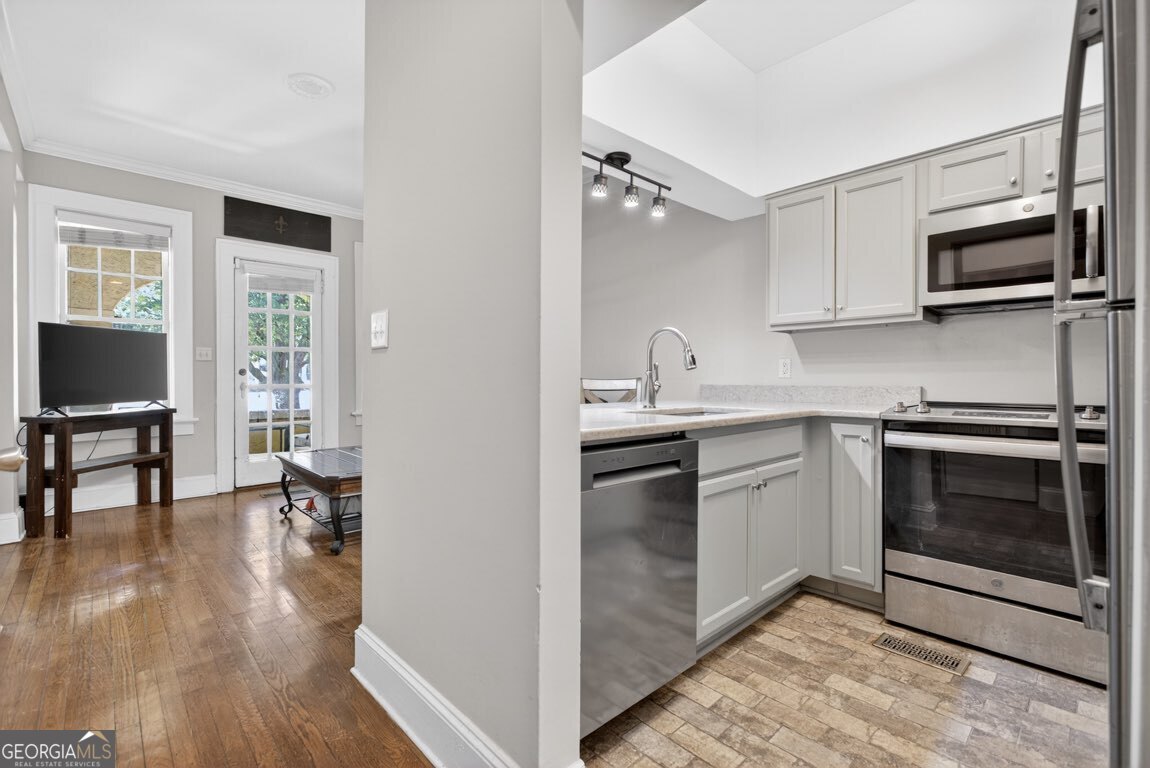 2855 Peachtree Road NE # 109 Property Photo 1