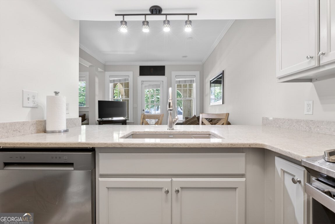 2855 Peachtree Road Ne # 109 Property Photo 6