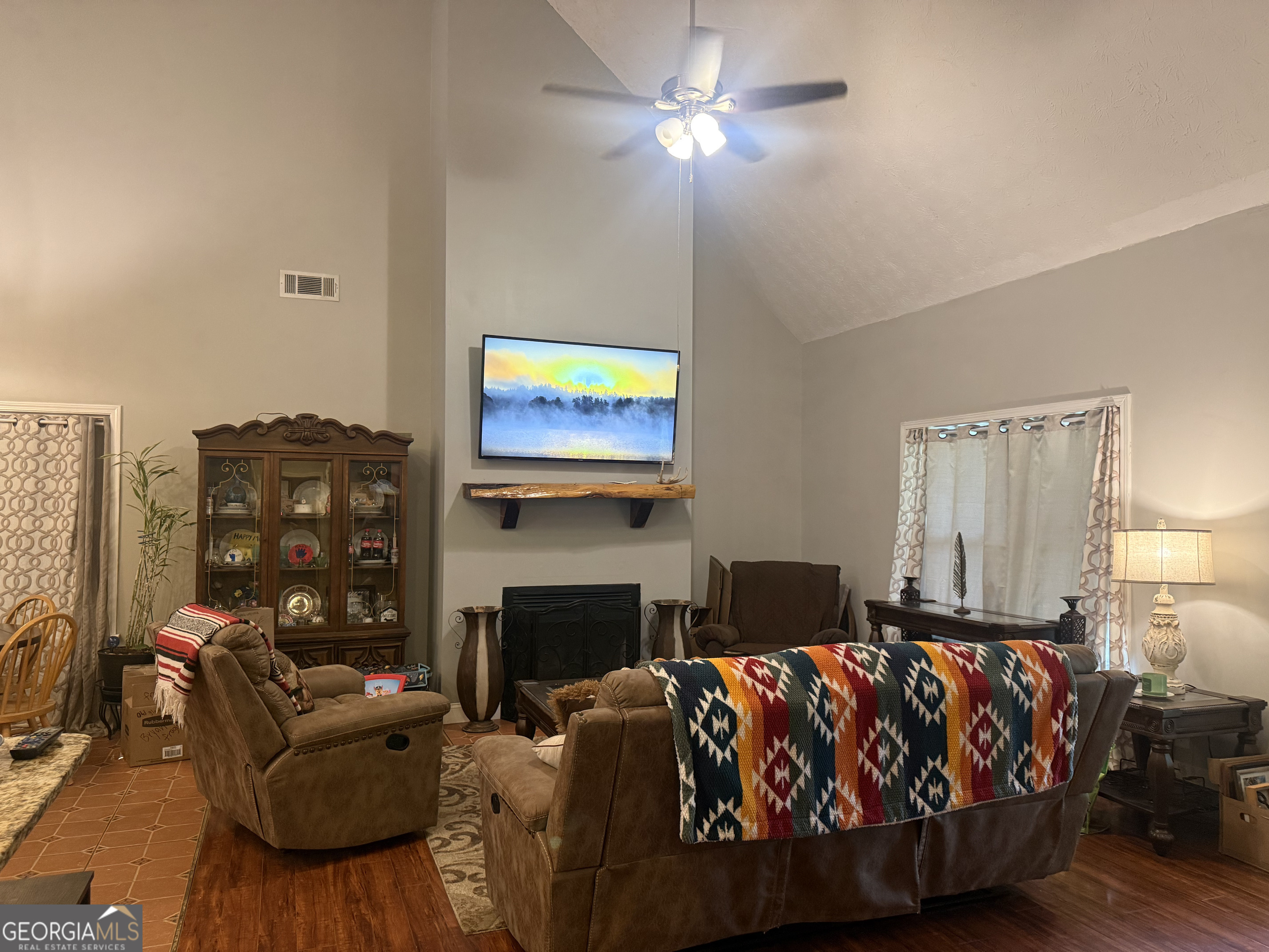 408 Bowen Road Property Photo 9