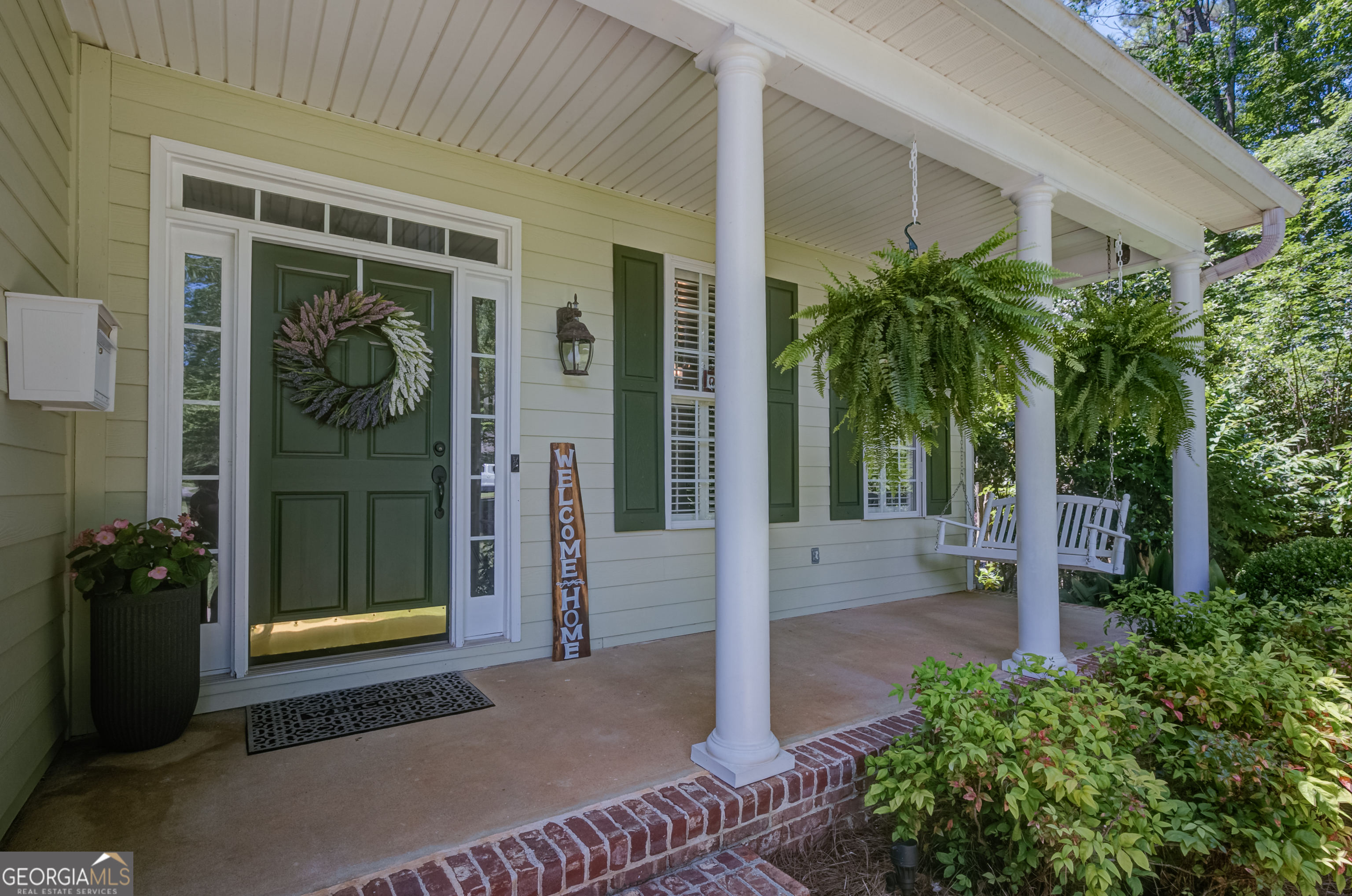 180 Shoreline Circle Property Photo 6