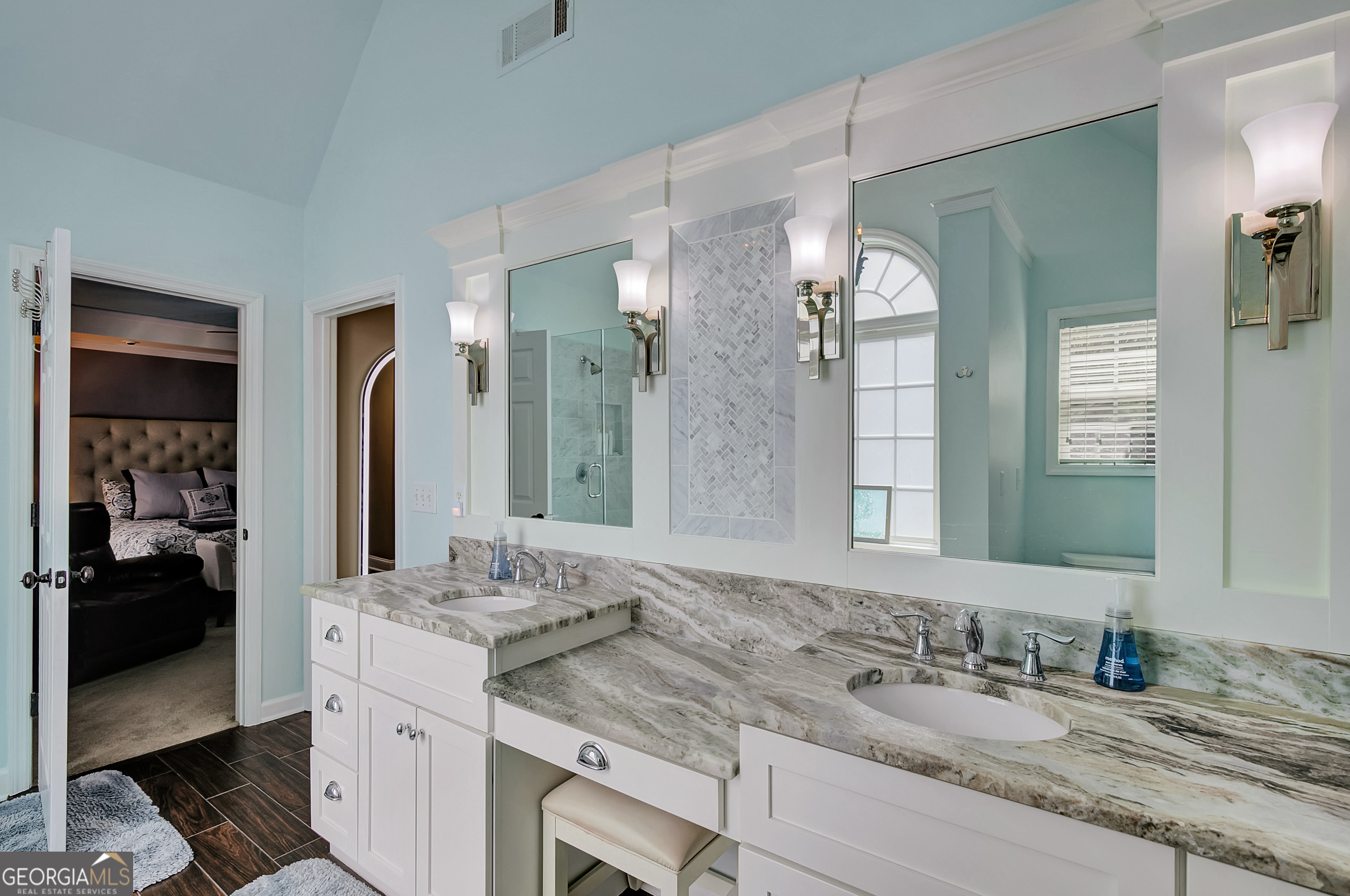180 Shoreline Circle Property Photo 47