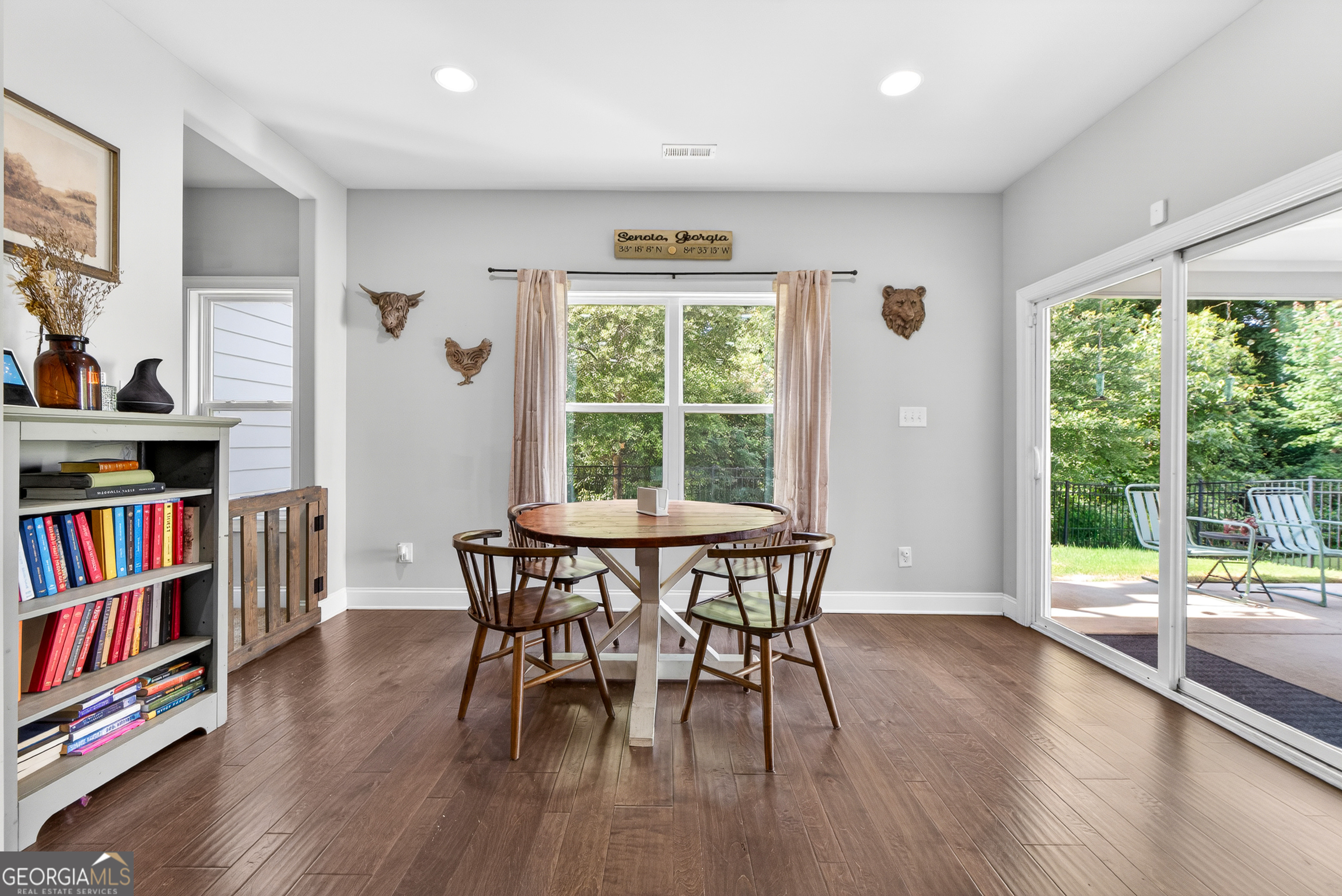 195 Southridge Property Photo 4