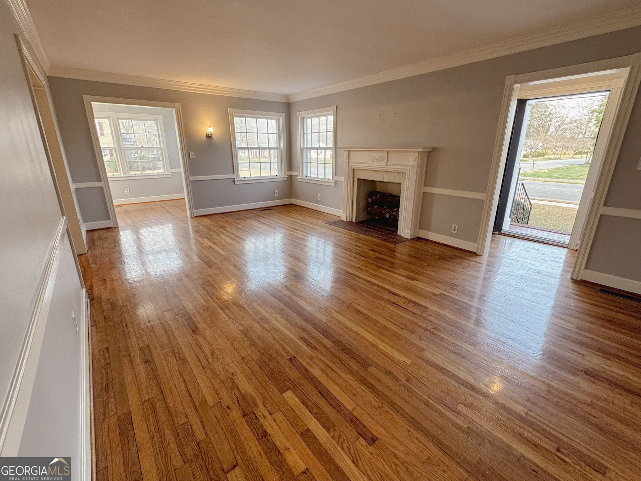 321 N College Street Property Photo 5