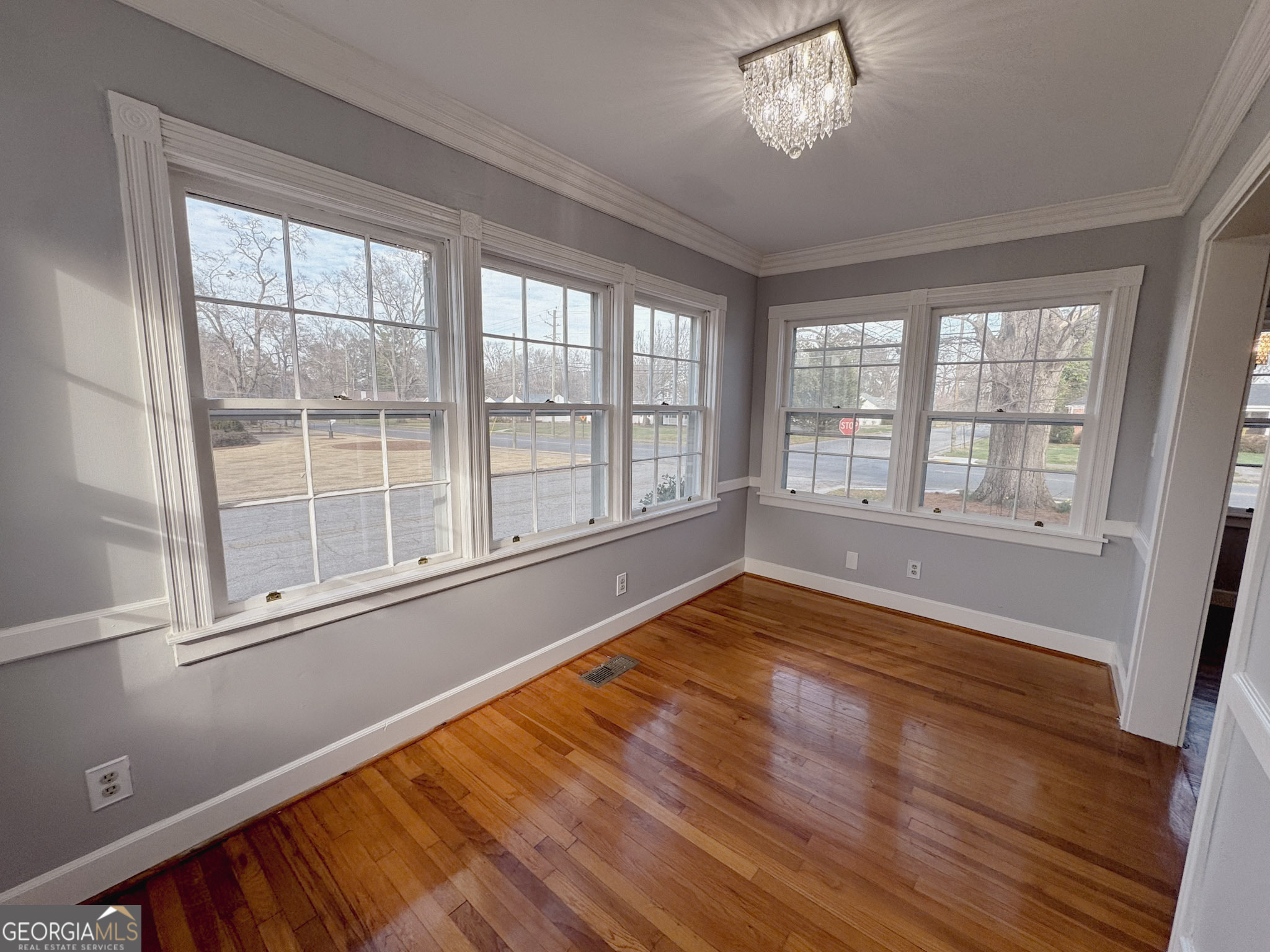 321 N College Street Property Photo 7