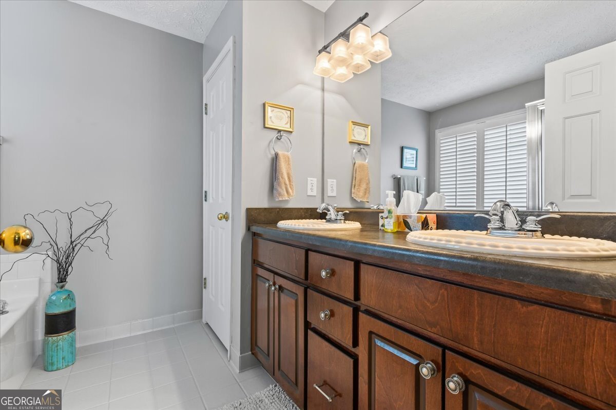 370 Oakpark Terrace Property Photo 8