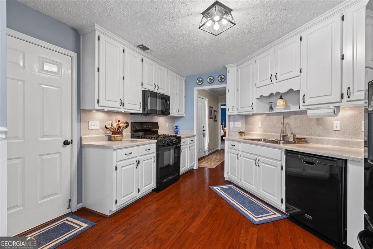 370 Oakpark Terrace Property Photo 16
