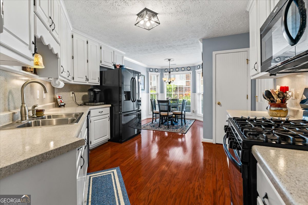 370 Oakpark Terrace Property Photo 18