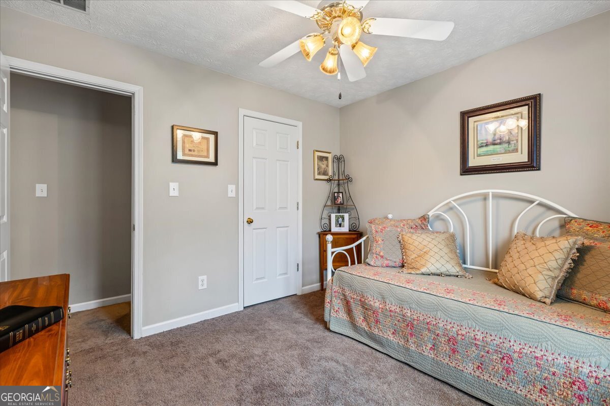 370 Oakpark Terrace Property Photo 22